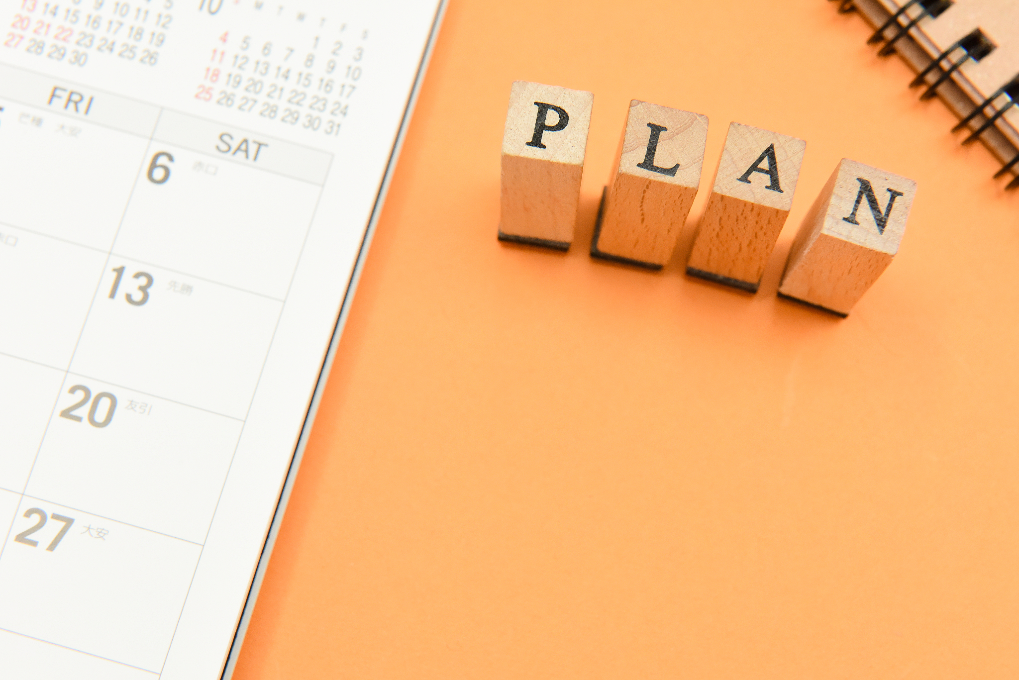 简单题：中小学英语教学内容必须具备哪些特征？