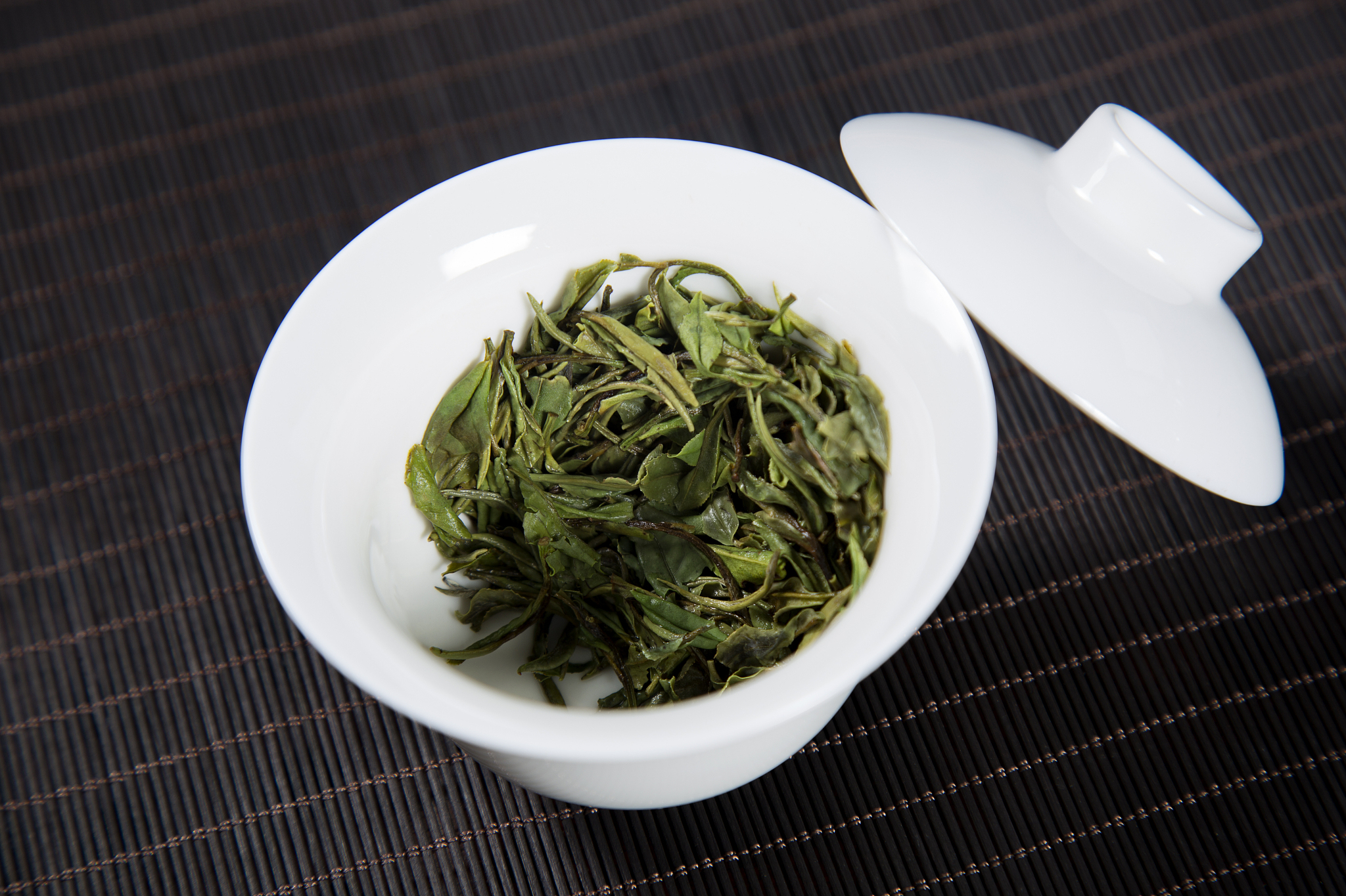 白茶品种大全:白毫银针、白牡丹、寿眉、贡眉,200字带你了解! 白茶品种大全:白毫银针、白牡丹、寿眉、贡眉,200字带你了解!