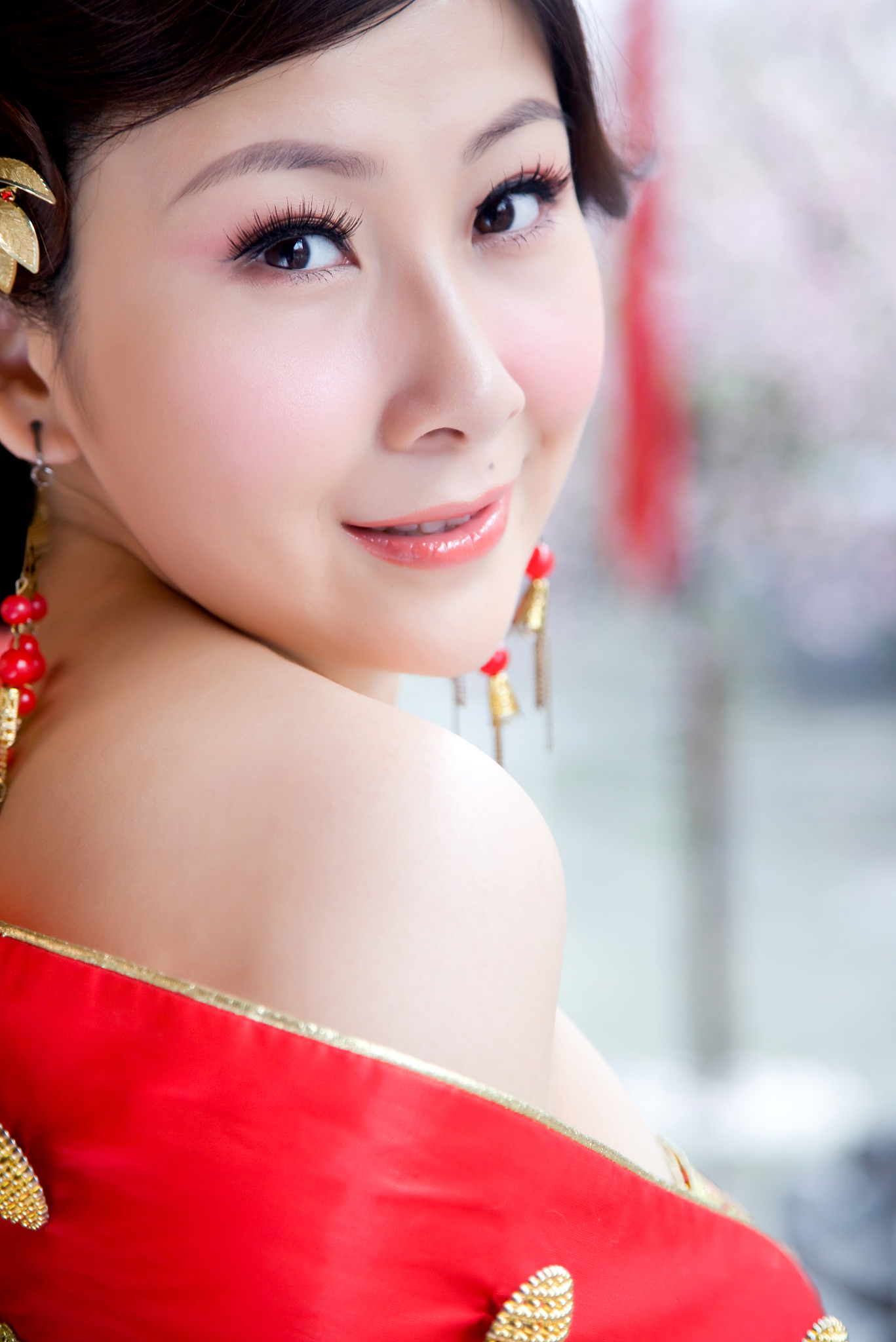 chinese girl in traditional chinese cheongsam blessing