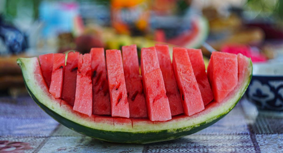 西瓜能祛湿气吗？专家解答：西瓜的功效与祛湿方法