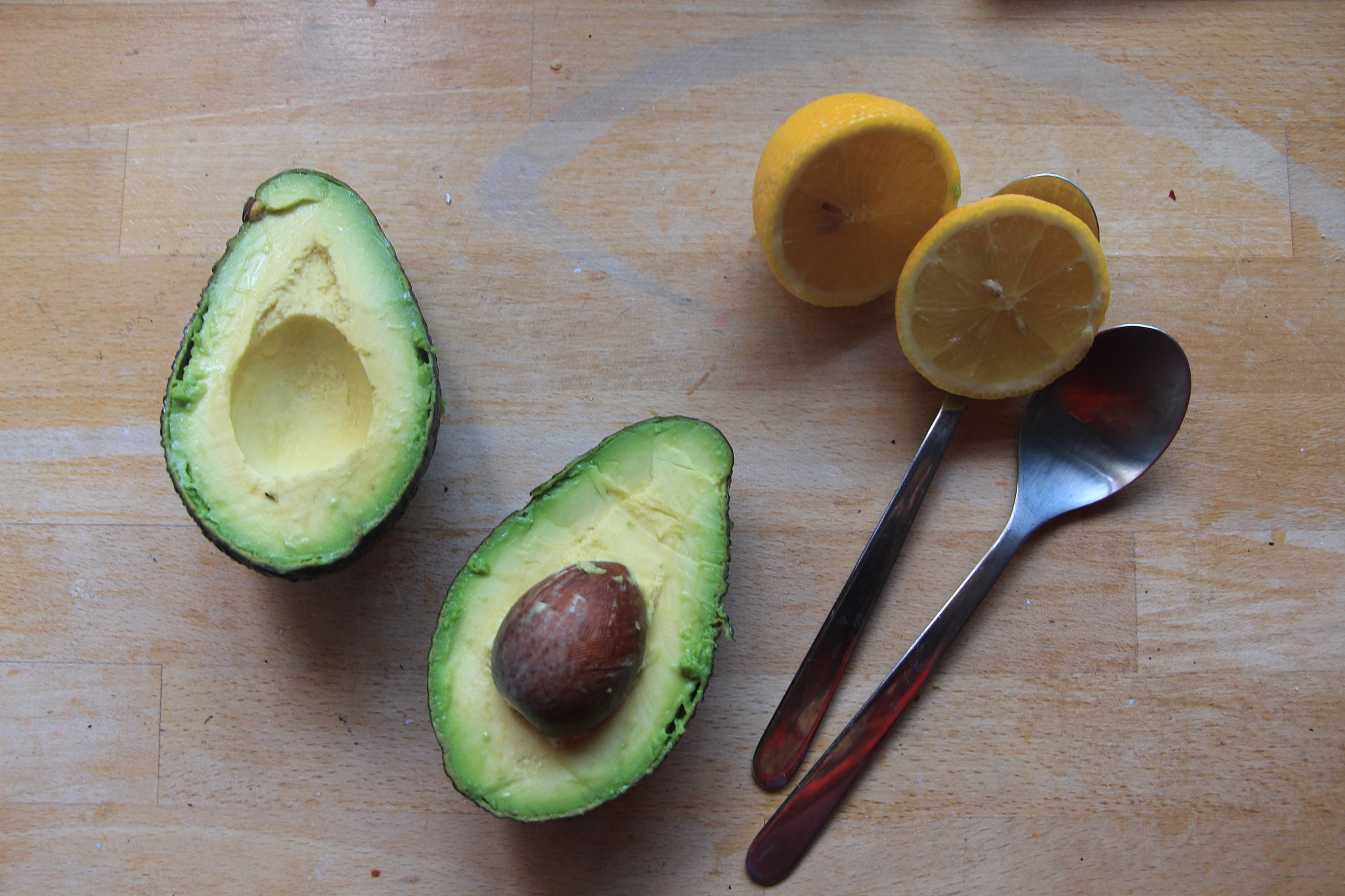 牛油果是什么水果200字左右详细描述一下