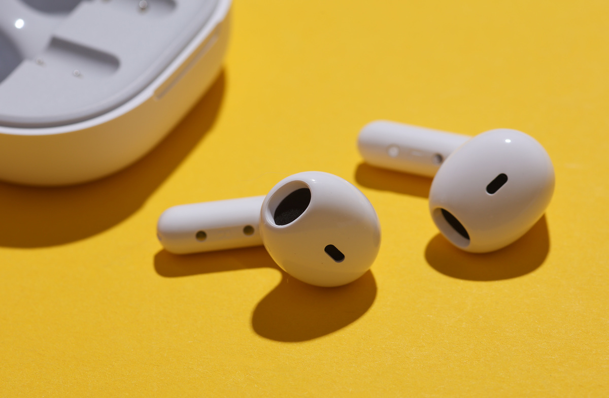 Please recommend some third-party headphones that have been certified by Apple for spatial audio