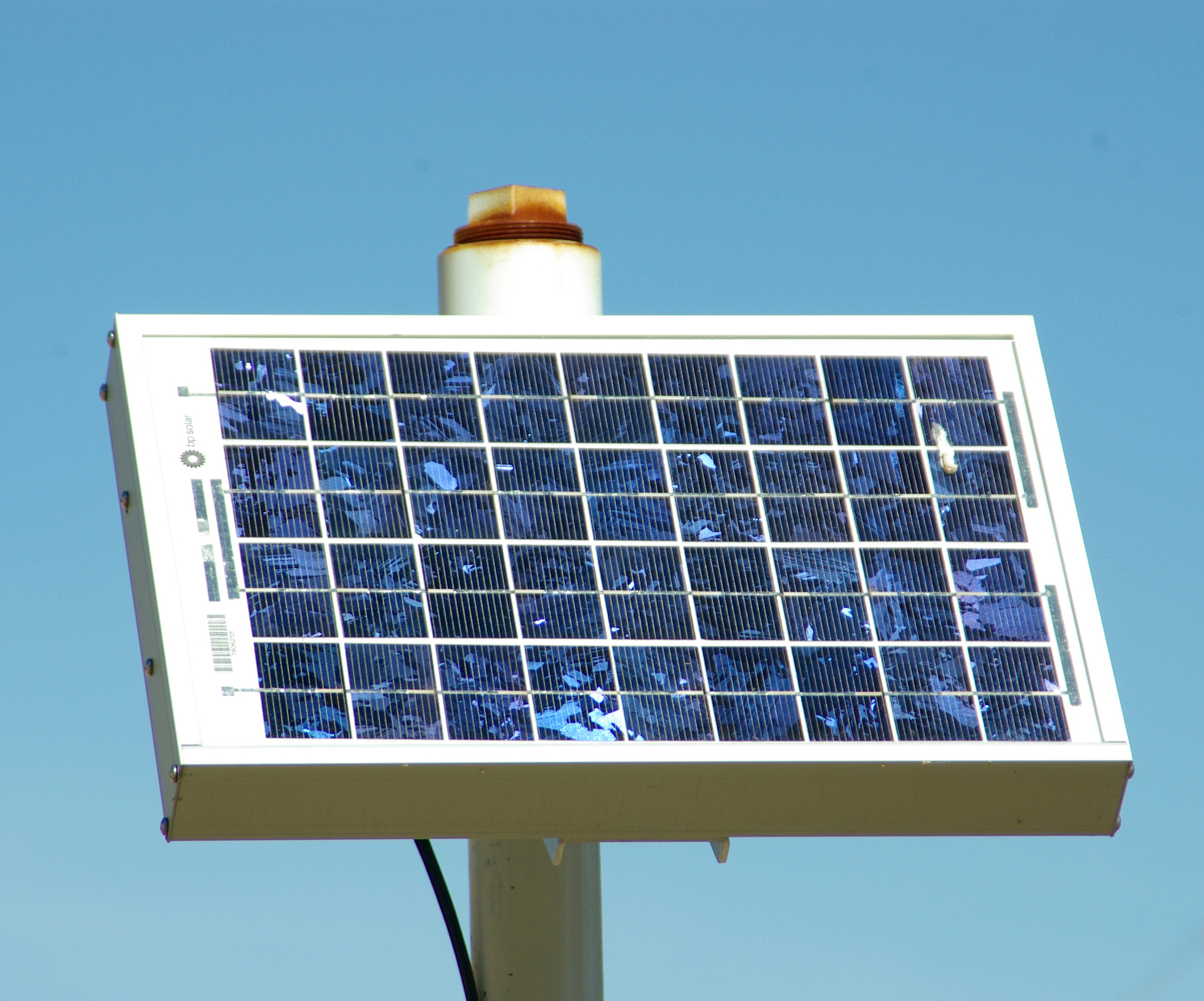 800瓦太阳能板一小时发电量：多少度电？