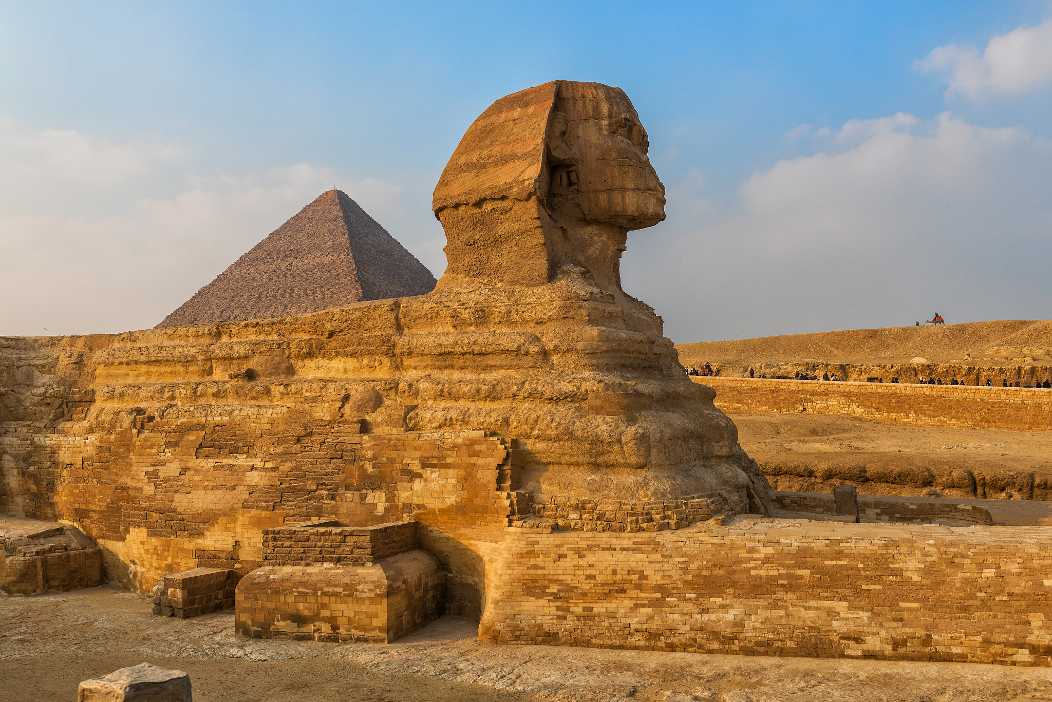 great sphinx and cheops pyramid