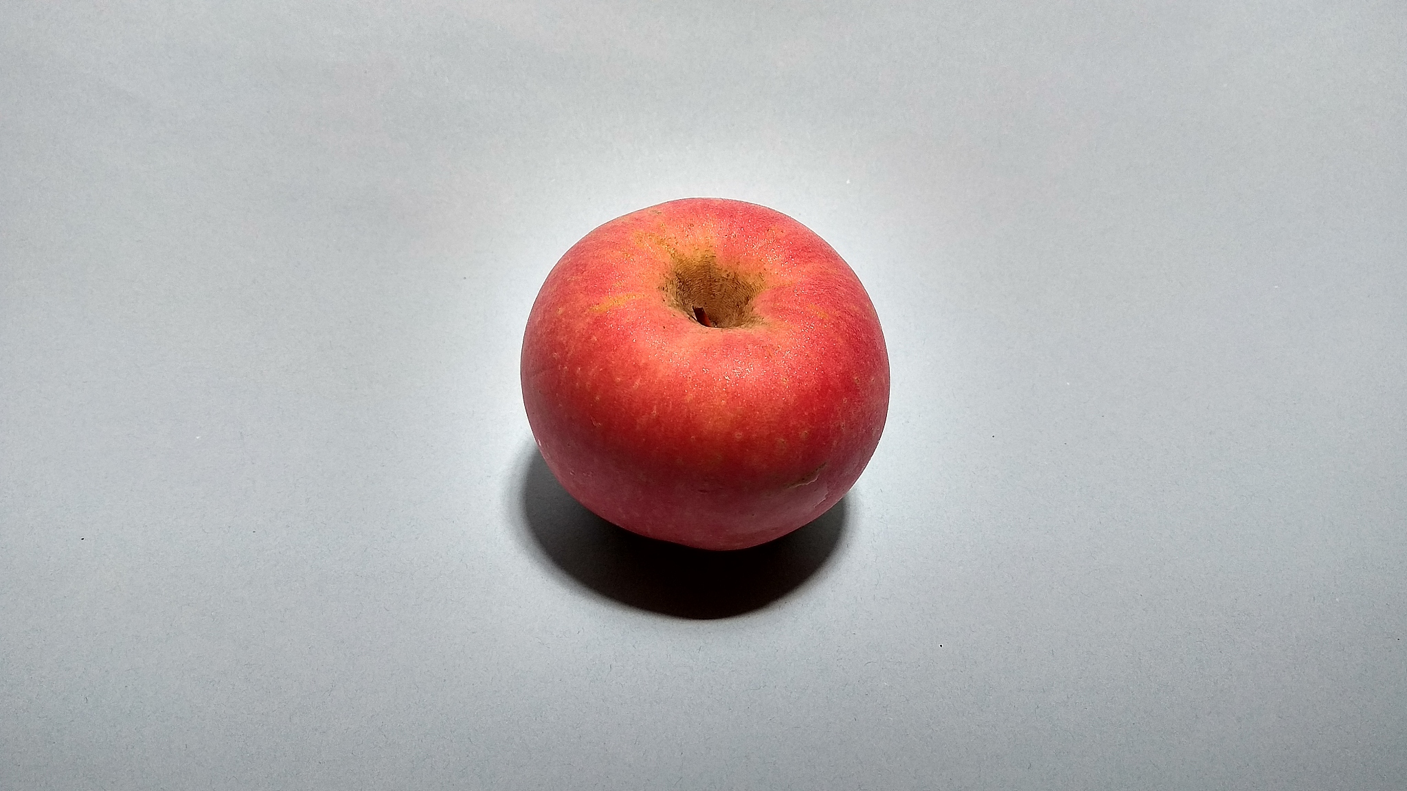 red apple