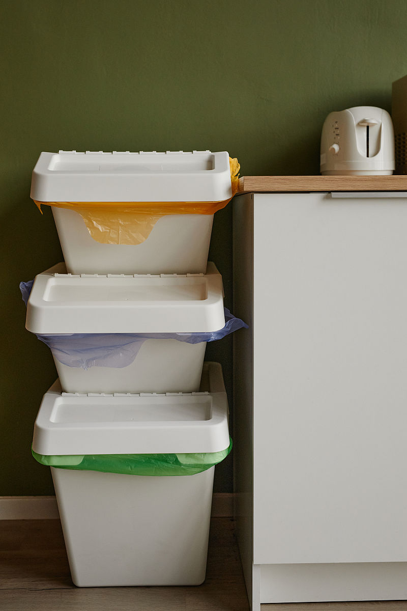 改造家庭垃圾桶的实验中测量横隔板的尺寸是否与设计尺寸存在误差并作简要说明