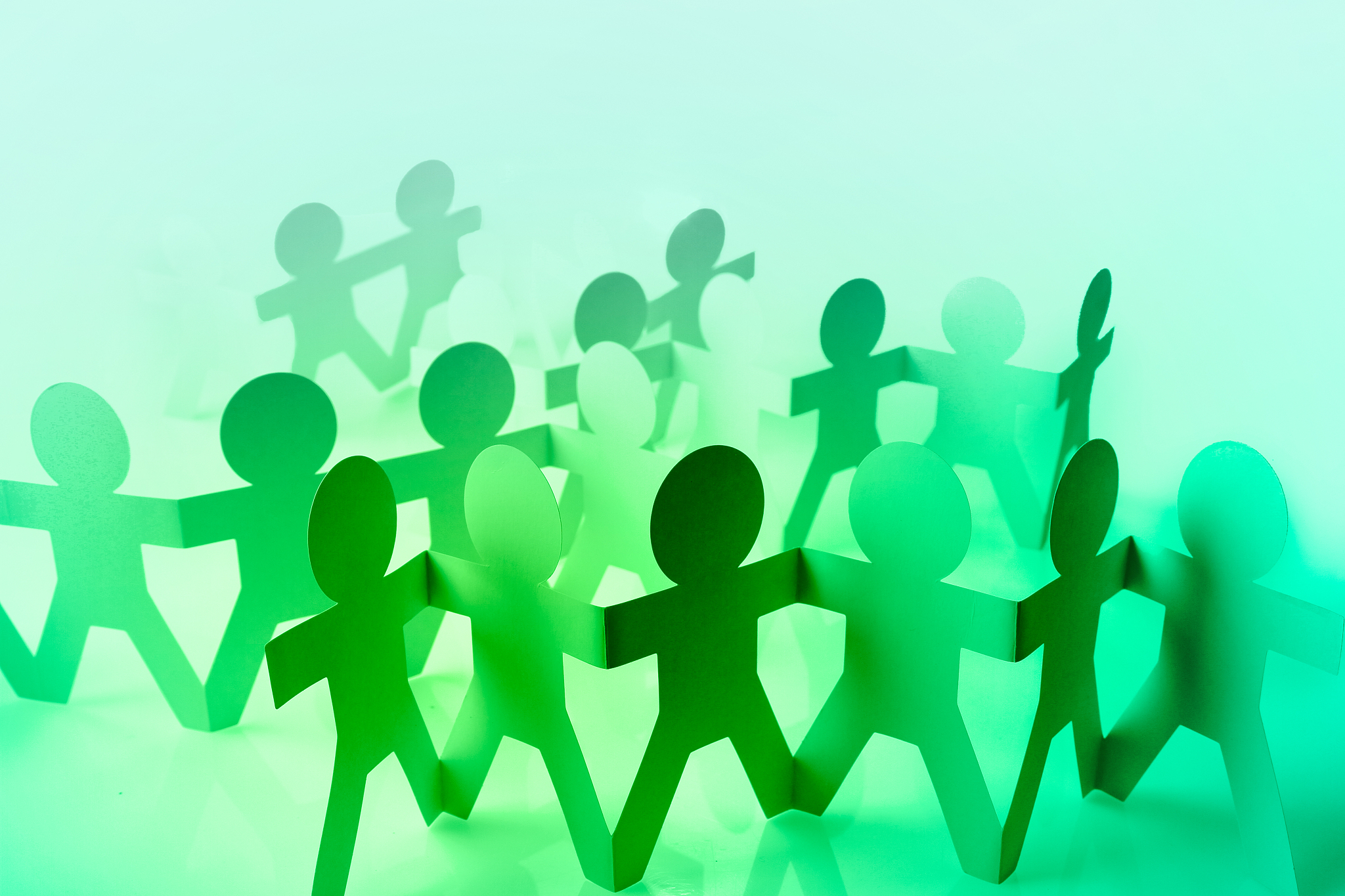 请帮我续写一段话：在培养学生核心素养的教育背景下集体意识培养