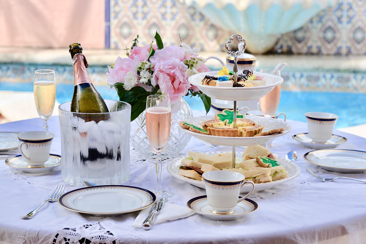 帮我以茶歇法式气质内搭连衣裙女秋冬奶甜长裙子春季温柔减龄名媛小个子为标题写一篇小红书笔记