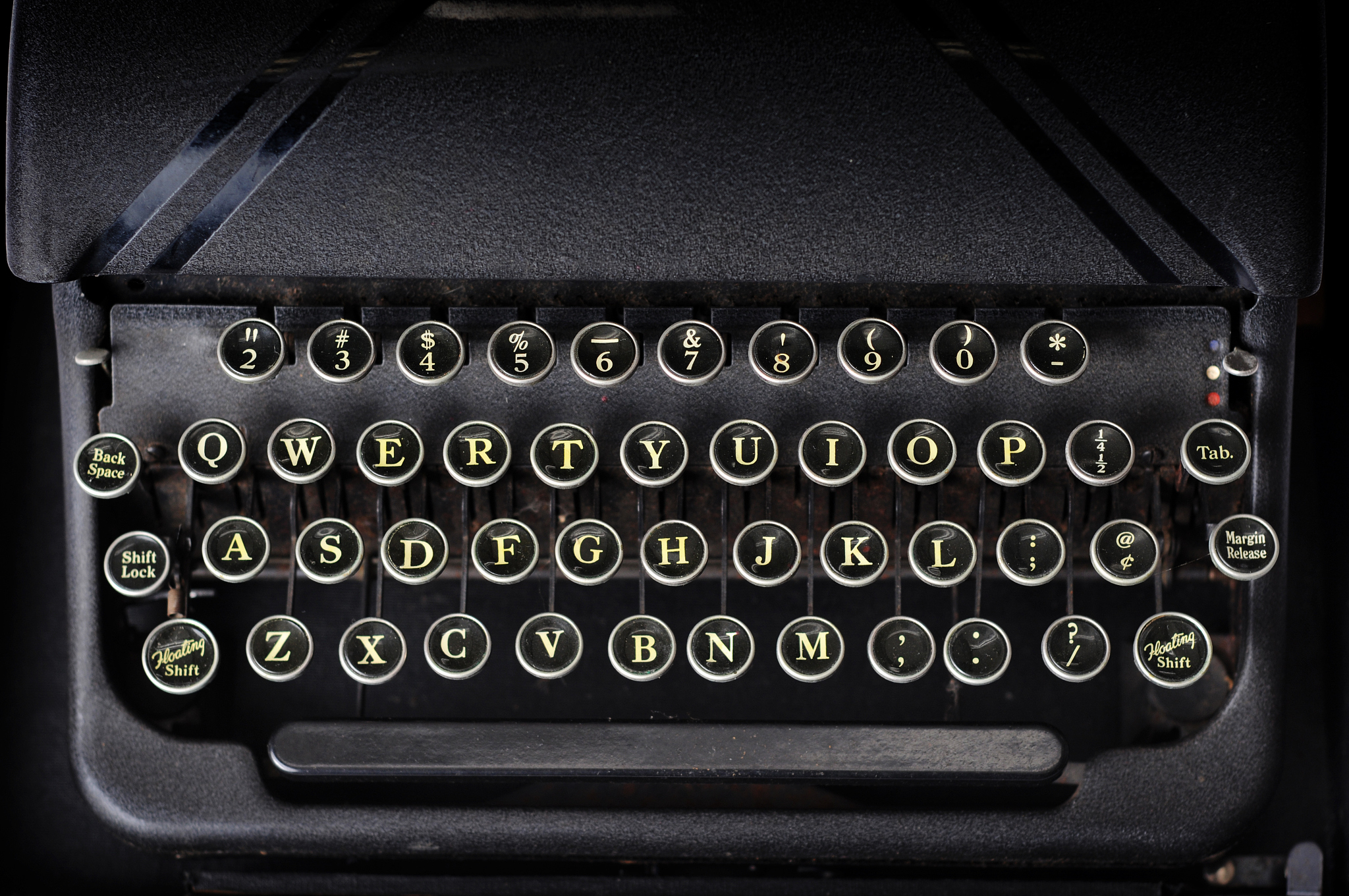 最早的打字机：QWERTY 键盘的起源