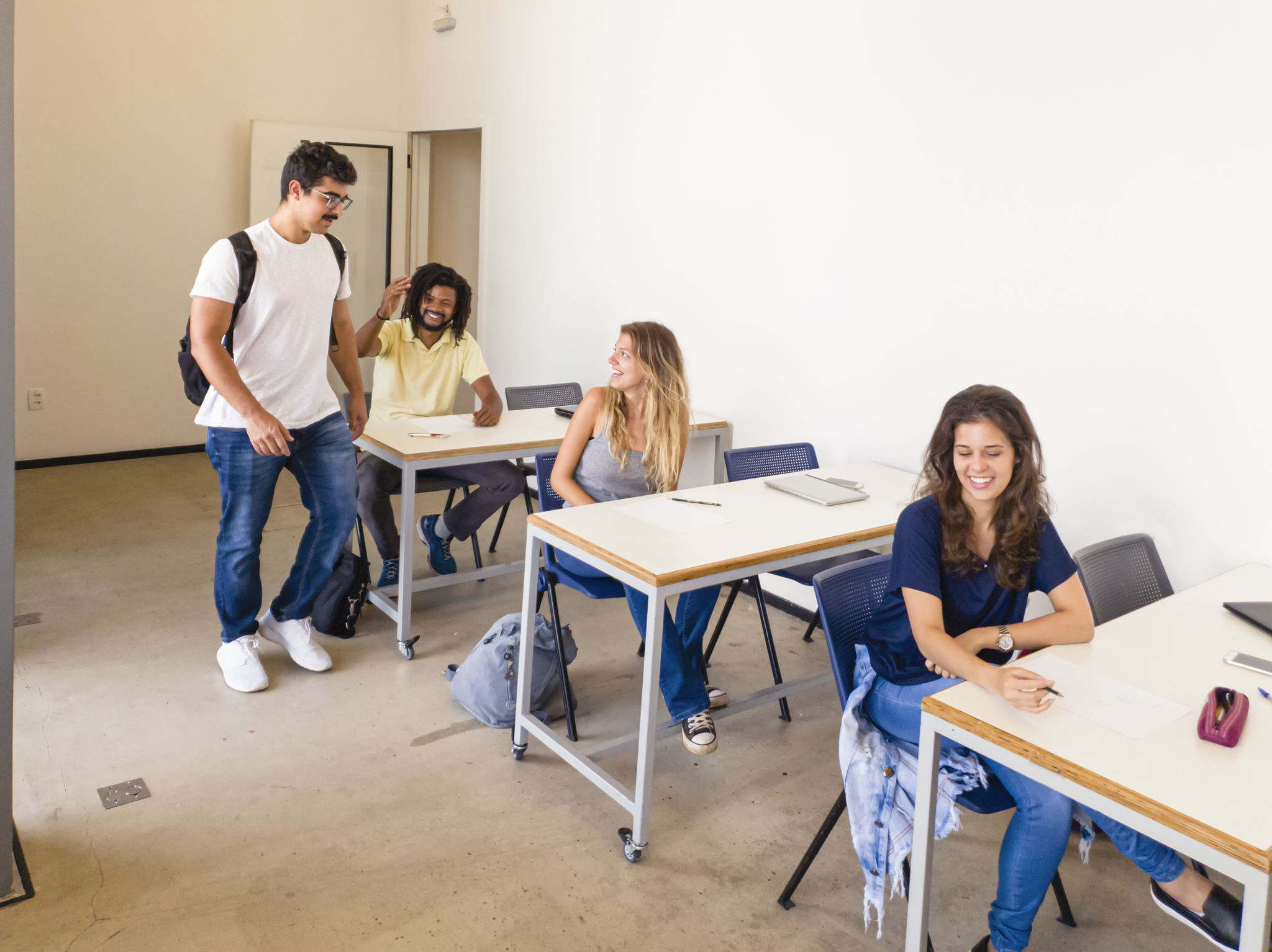 随机生成小学英语课堂情景对话大概十句左右