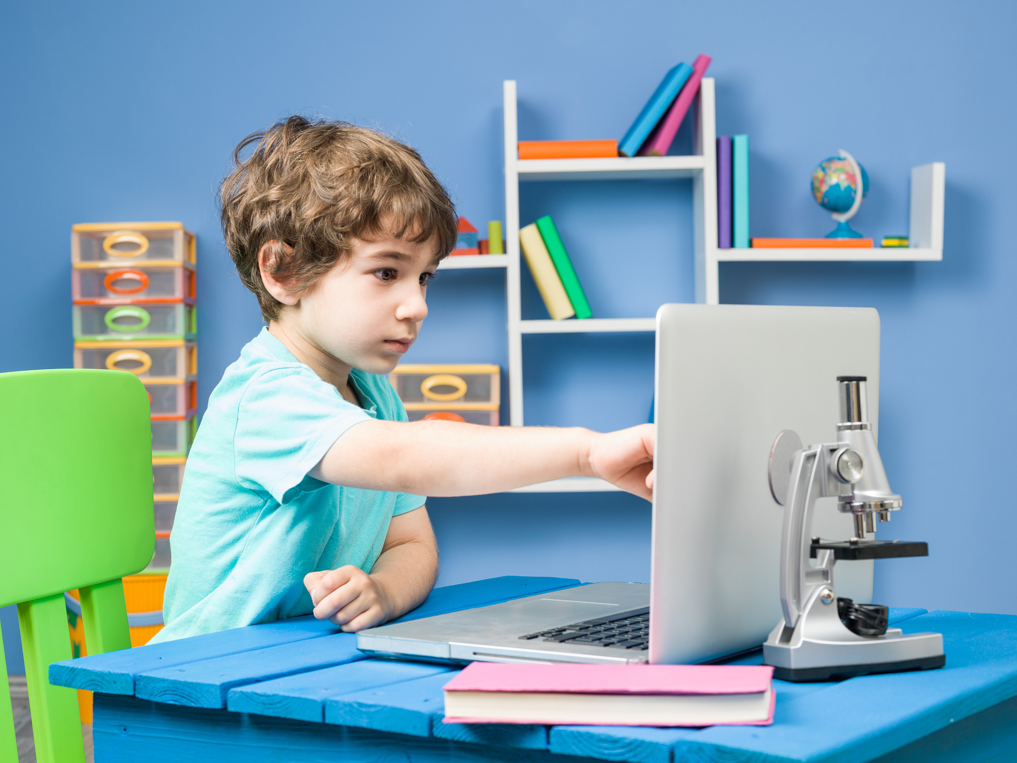 成都市铁路学校初中生毕业男生学什么专业好？热门专业推荐！