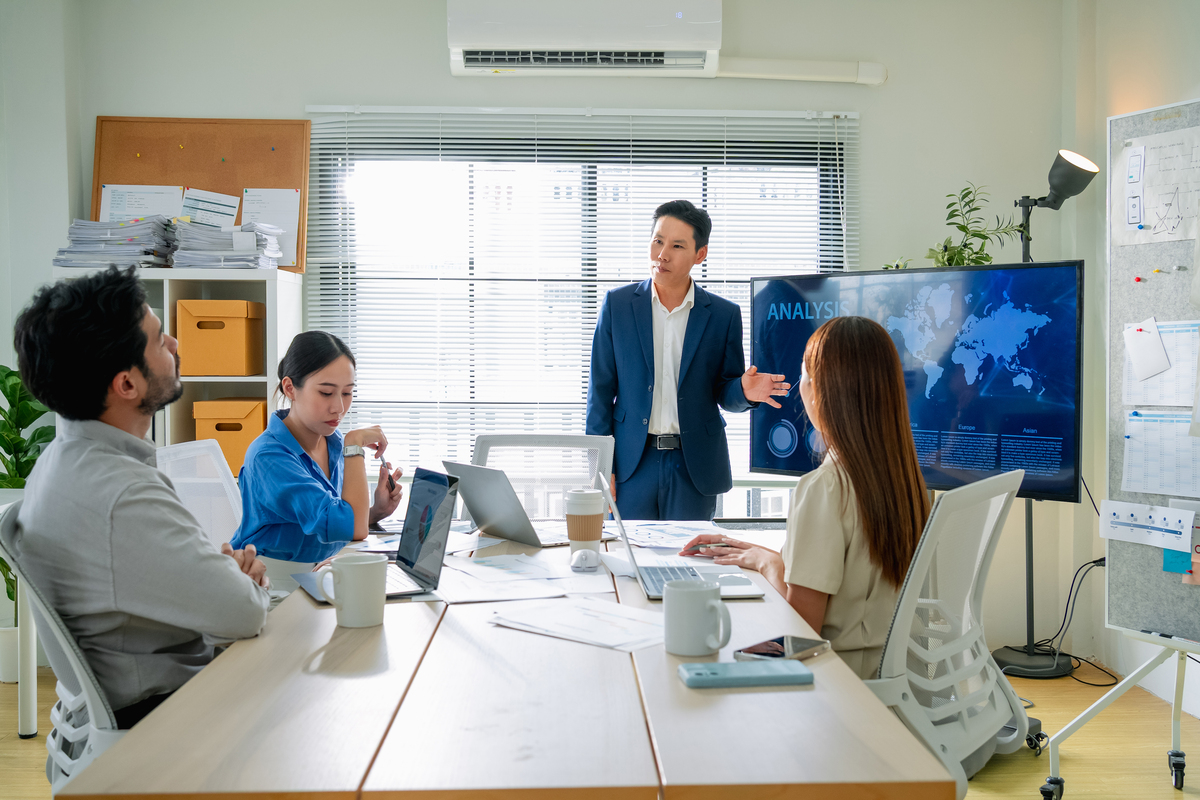 资深设计与开发主管 | 经验丰富，专注团队与客户成功