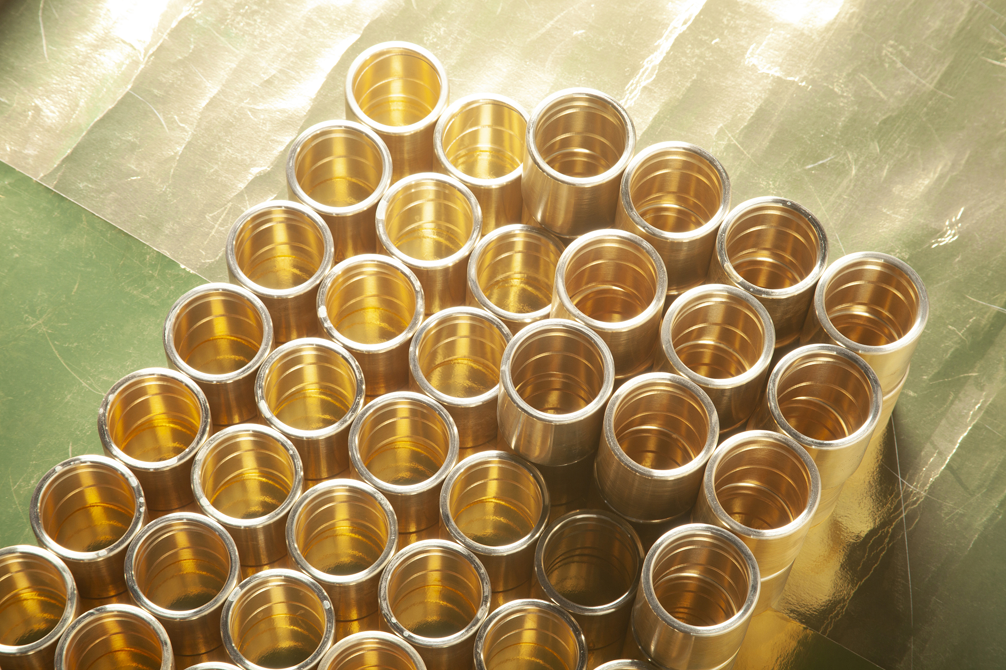 定义变量：黄铜加工费、置换损耗、镀镍单价、镀锡单价