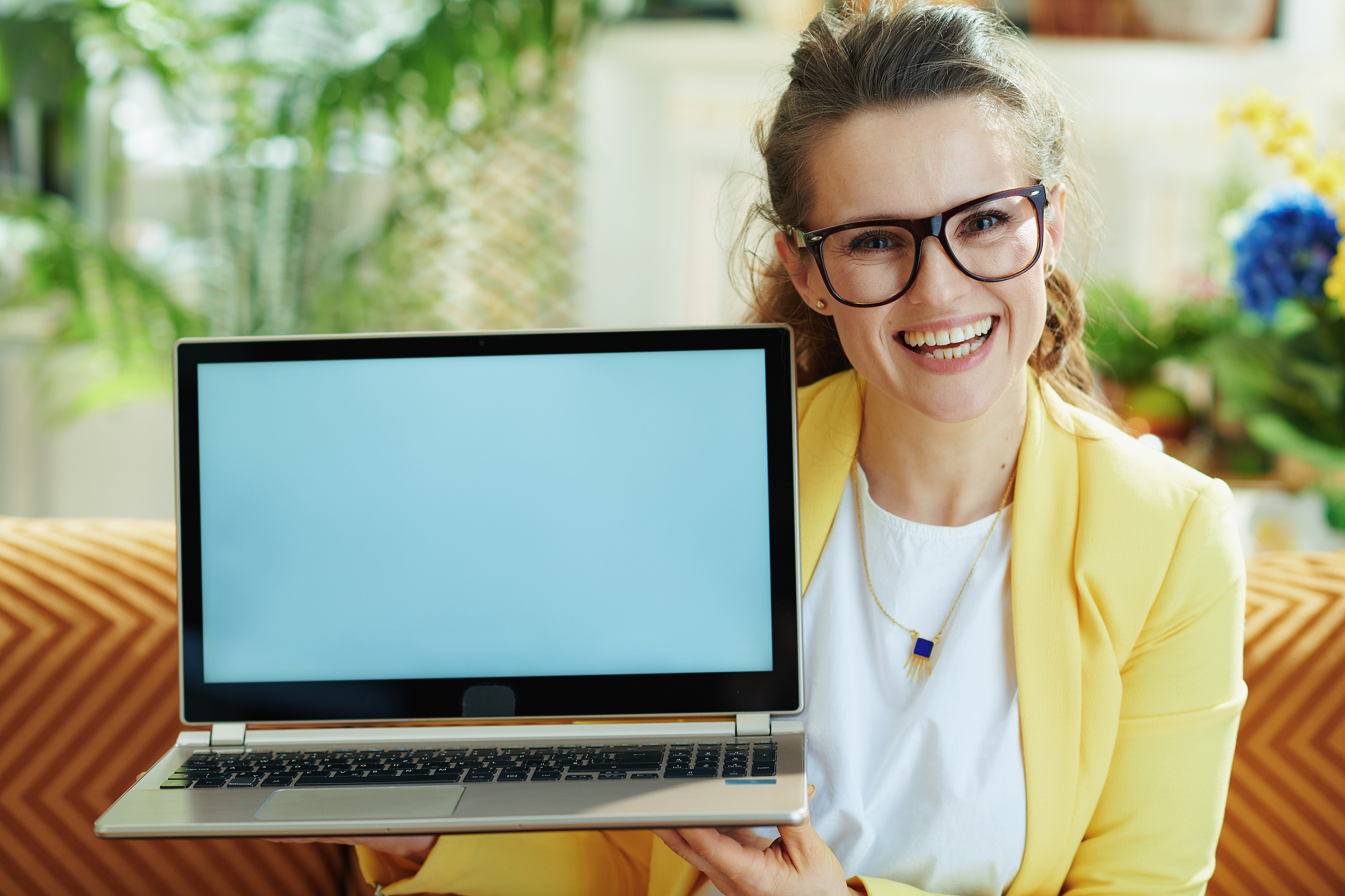 笔记本电脑开机黑屏没反应怎么办