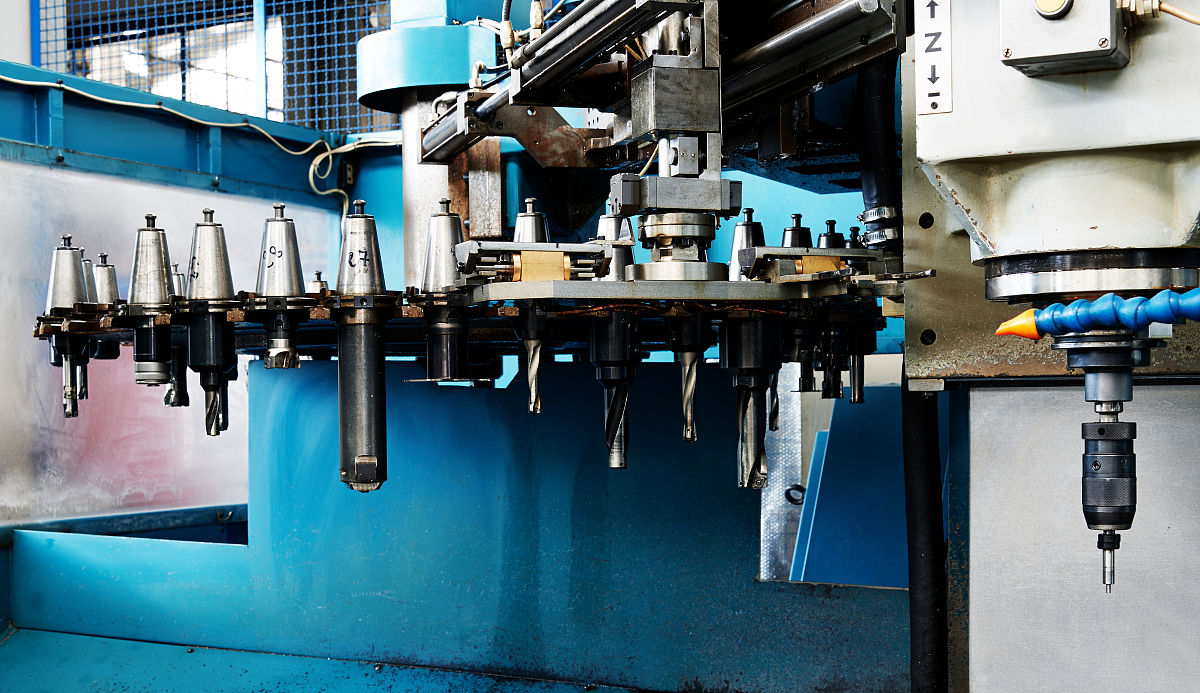 冲压车间：金属加工核心环节，设备、流程、安全与维护全解析