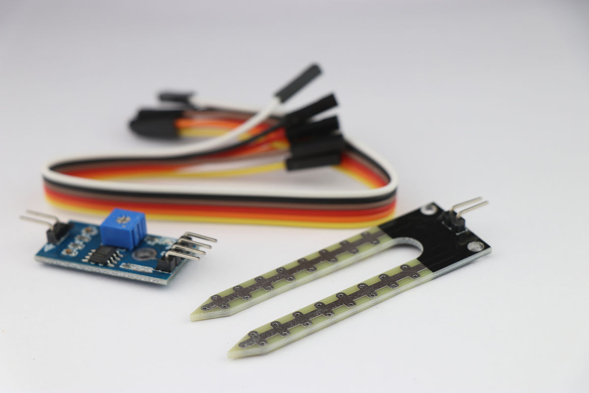 压电传感器中的压电片串联时可提高___灵敏度应后接___放大器为什么？