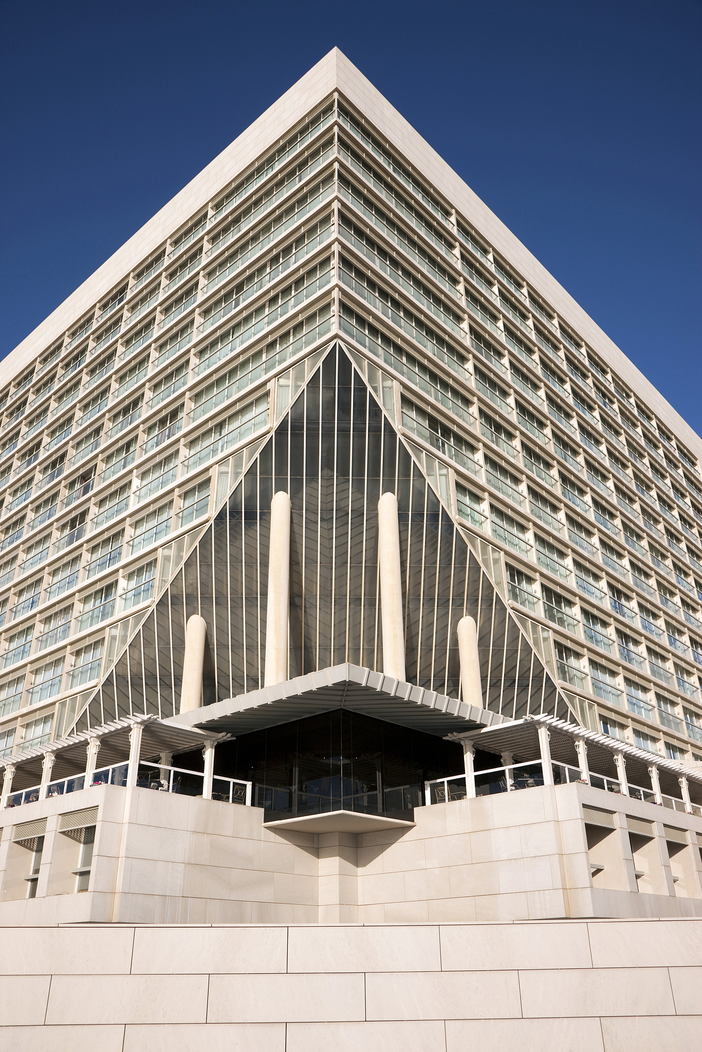 can you help me write a script about architecture in Guangzhou