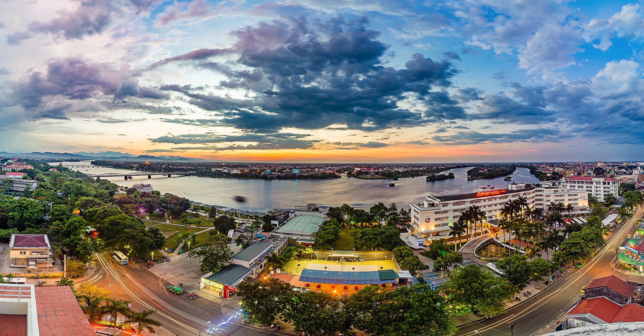 huong river