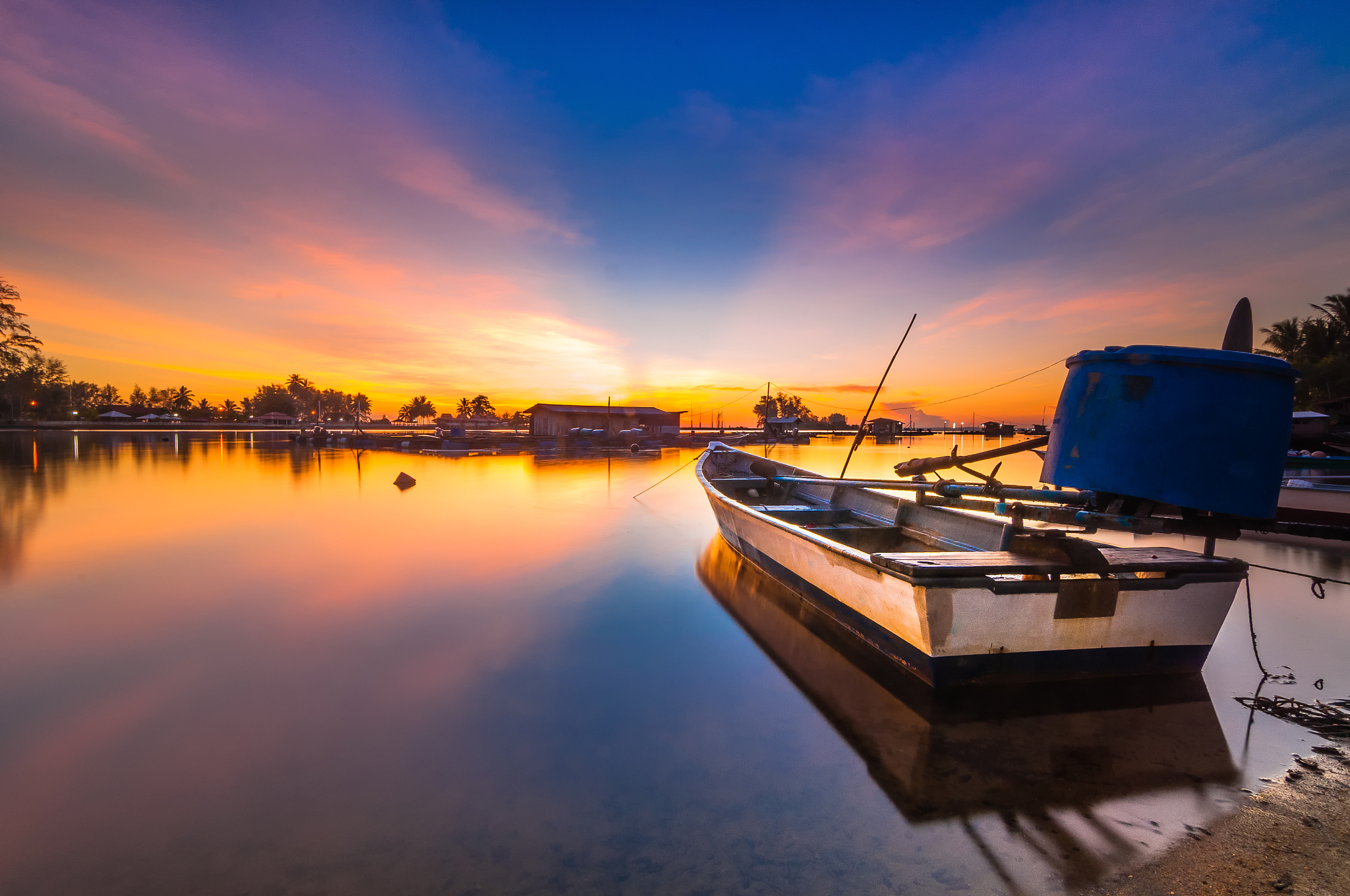 sunrise with the single boats