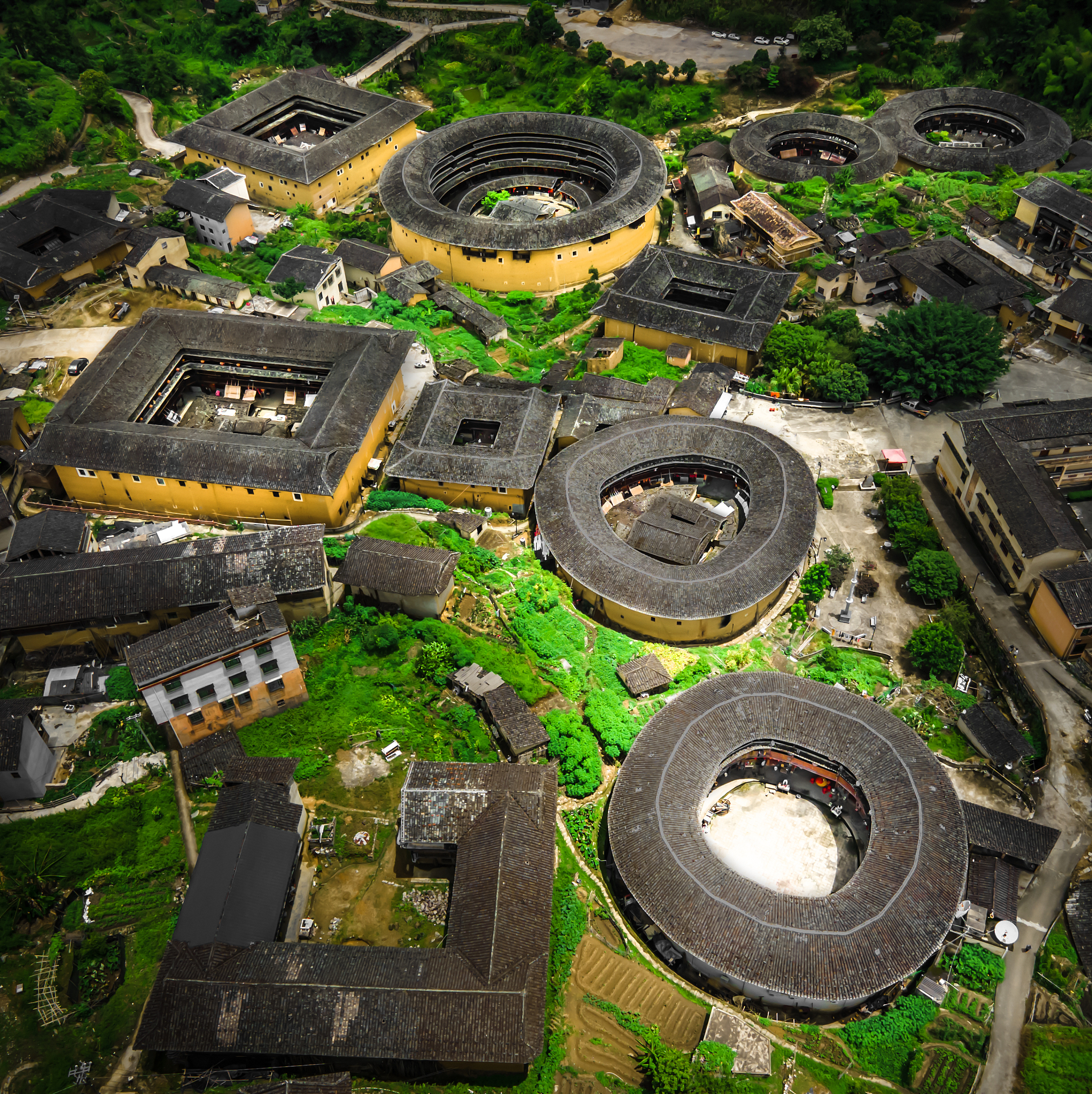 客家人是汉族中分布范围最广、影响最深远的民系之一他们留下了丰富的物质和非物质文化遗产对世界文化贡献重大。这句话帮我润色修改一下换一些词句或表达角度撰写不要和原句太相似