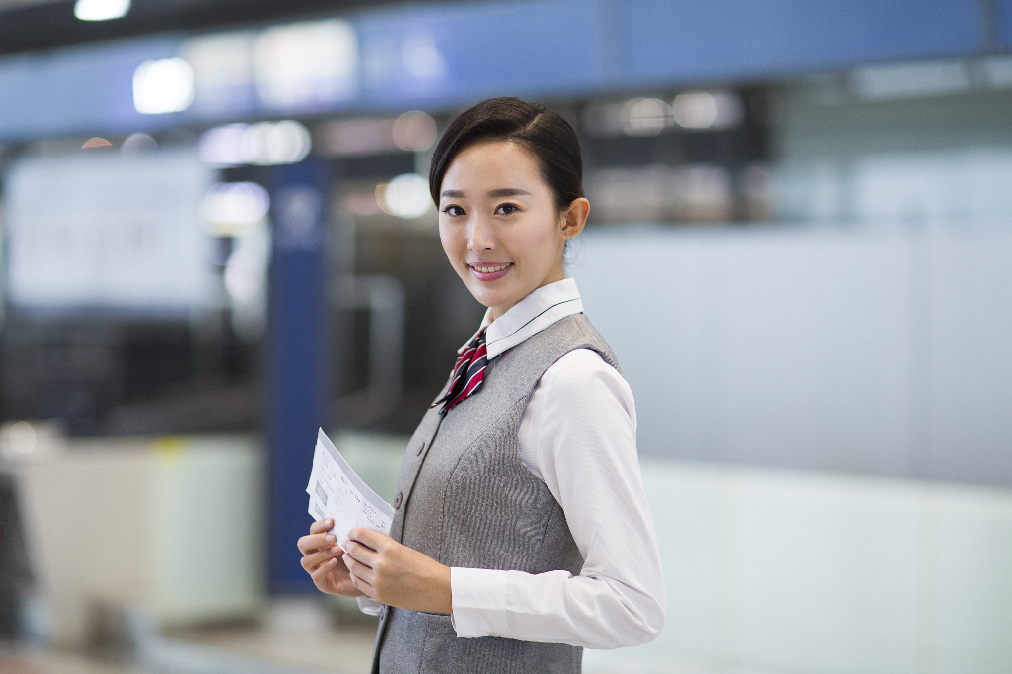 空姐福利待遇：优厚薪资、免费机票、灵活工作时间