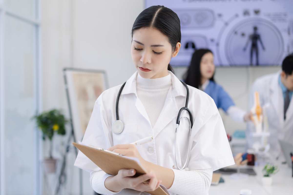 女生选择高级护理专业：优势与机遇