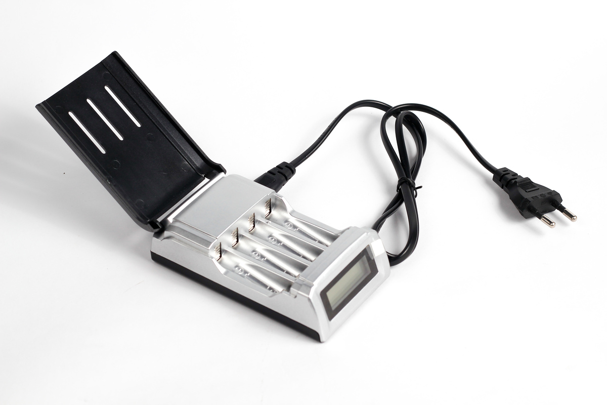 请列出5个电动车充电器挂钩支架吸引客户的商品标题文案