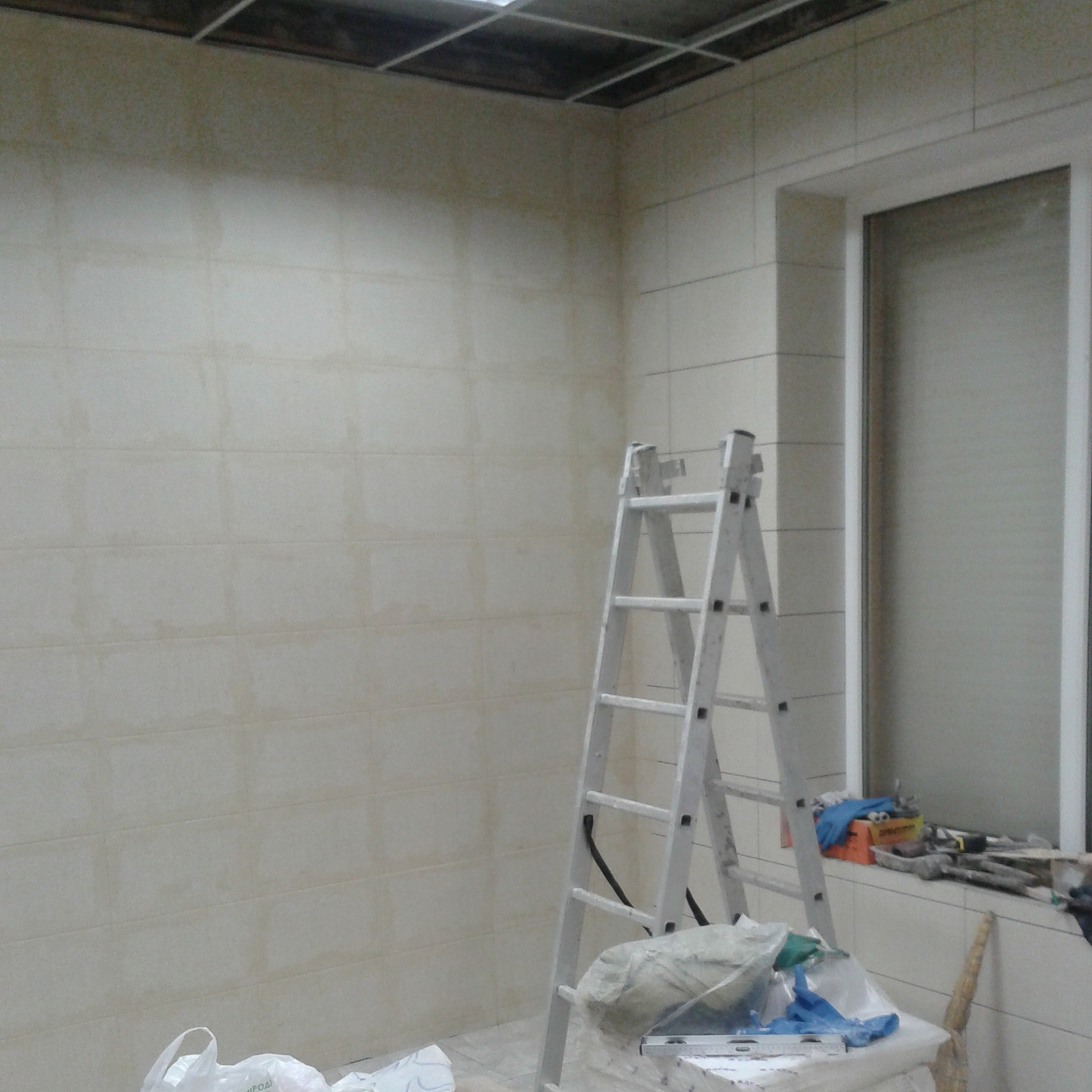 墙面装饰施工方法 不少于300字