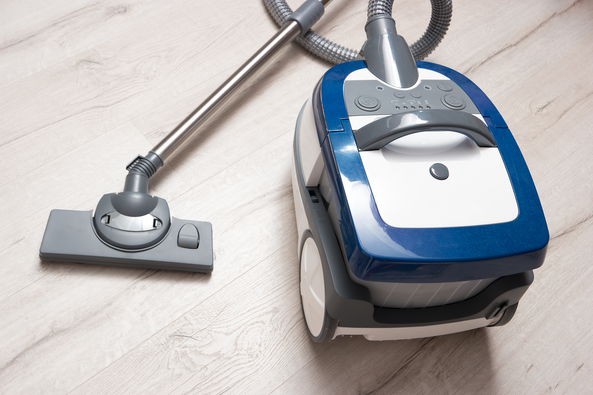 请帮我写1篇650字的博客文章主题是：家用吸尘器怎么选