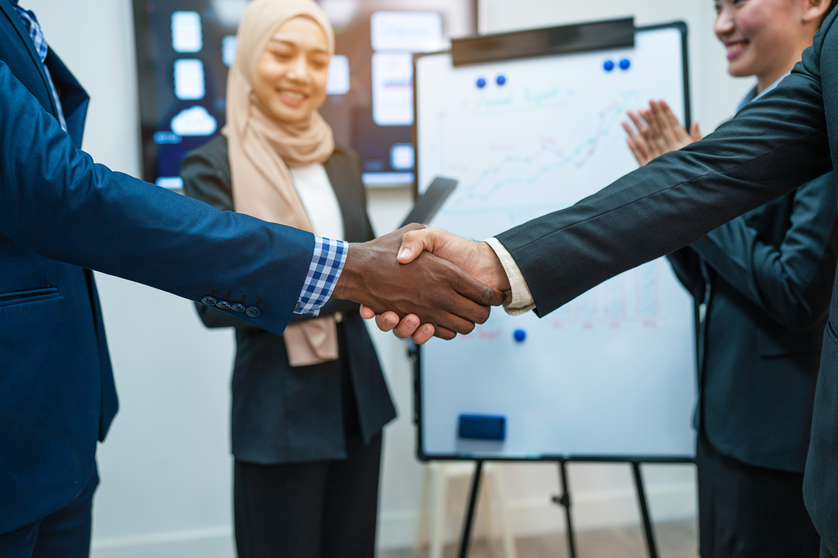 你认为在商务谈判过程中最重要的是？以及原因800字