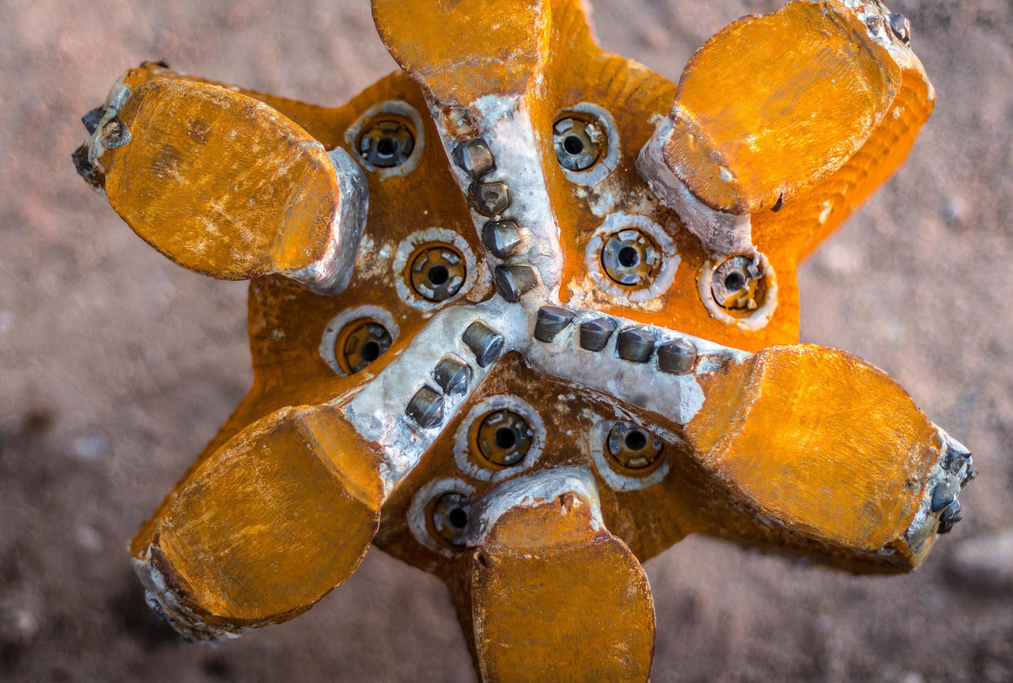 石油钻井钻头发展史：从手工到高科技