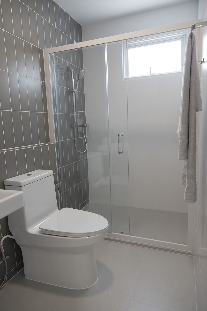 卫生间淋浴区尴尬问题：浴帘or淋浴房，你选哪个？