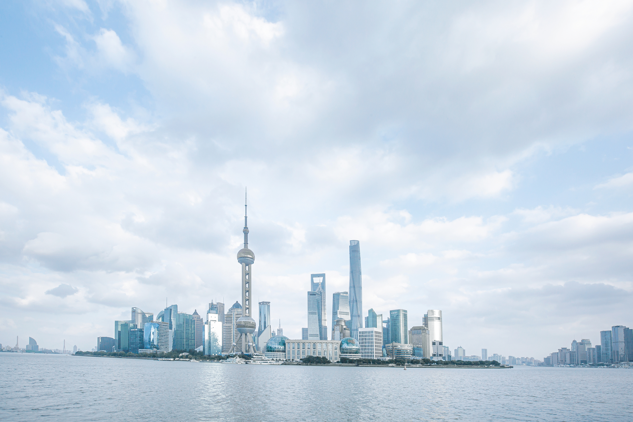 上海外滩蓝天白云全景大图