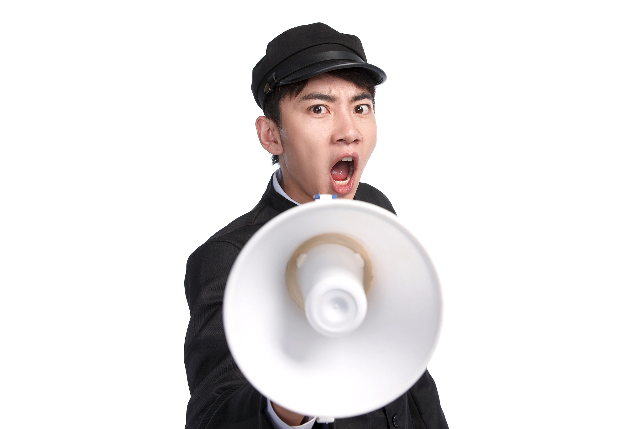 复古青年男人使用扩音器