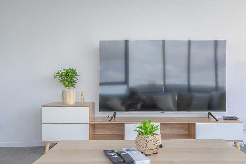 定制电视柜处平面需要加箱板吗