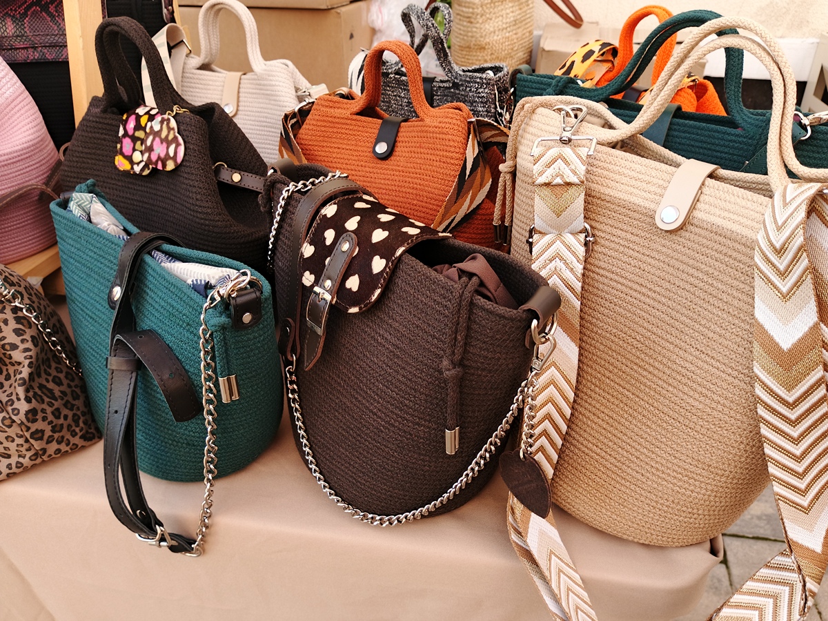 皮魂电镀五金牛皮包：时尚质感，实用耐用