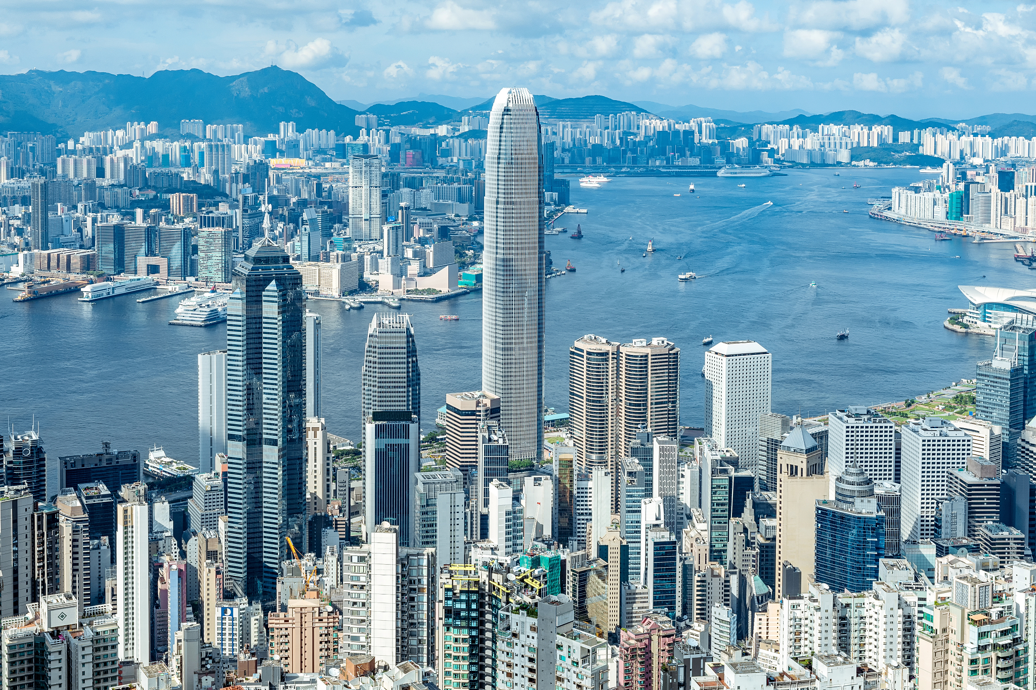 香港优势：金融中心、地理枢纽、教育资源、多元文化、公共设施、安全法治