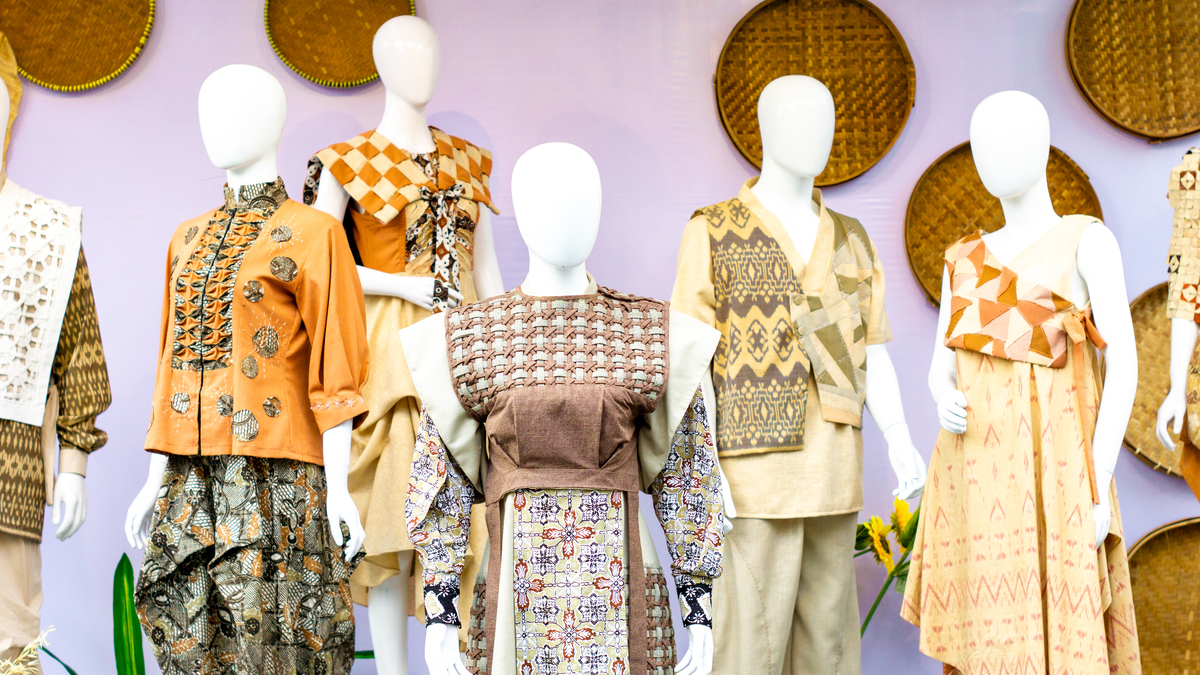 Do I Usually Wear Ethnic Costumes? (Answer & Explanation)