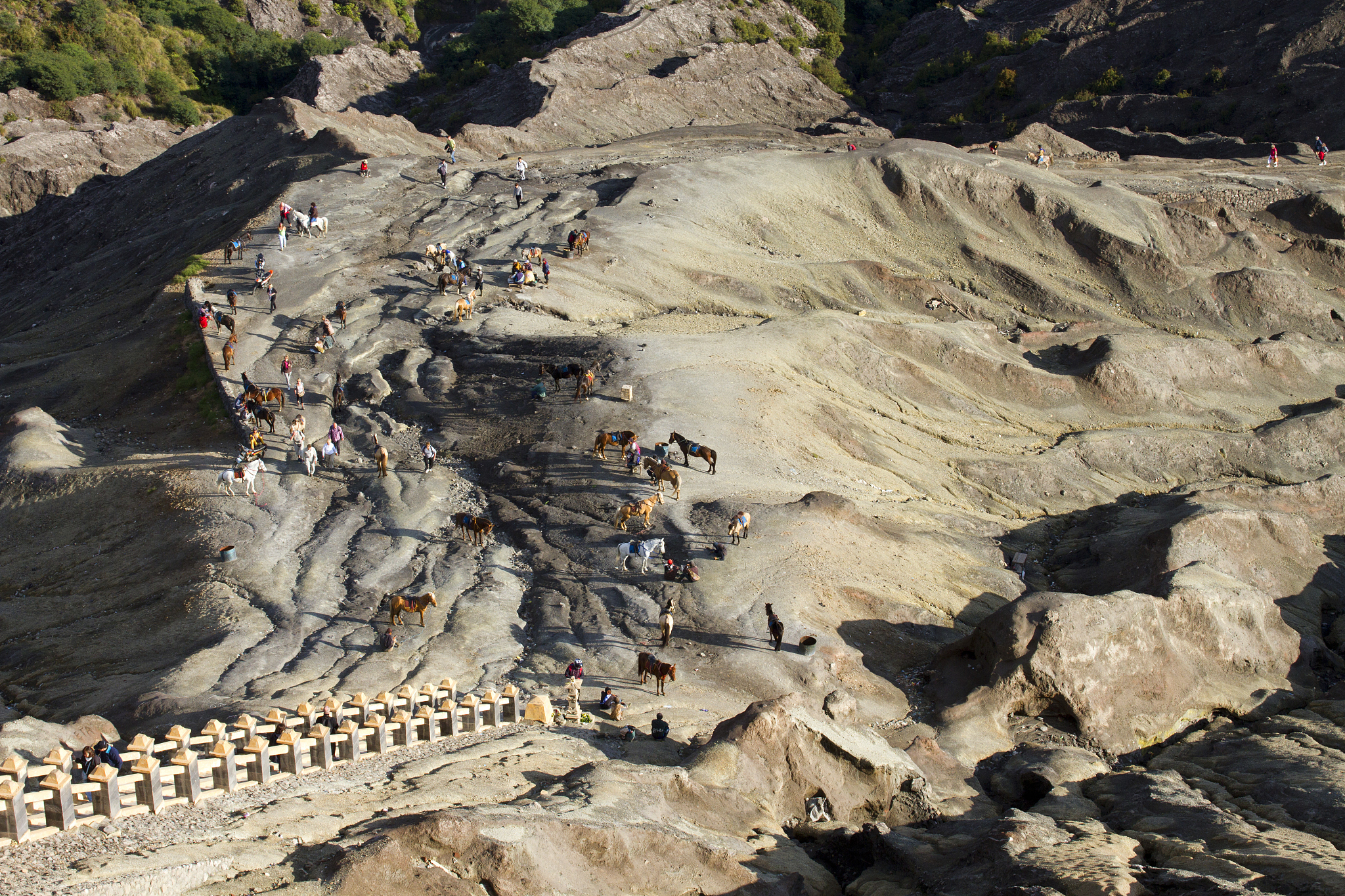 伊犁阿西金矿为什么在生产过程中会坍塌呢？