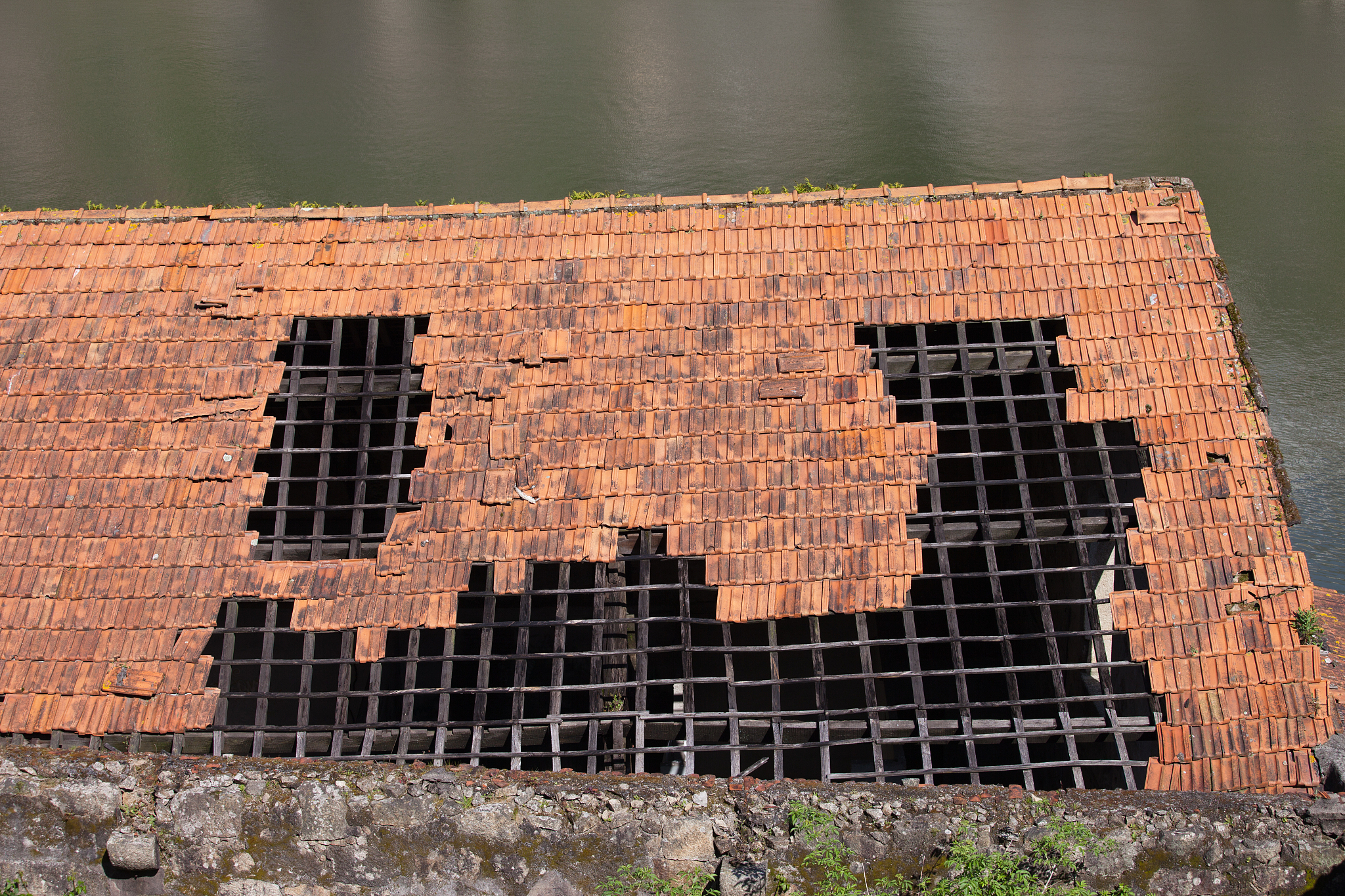 the position and condition of the hole on the roof pannel