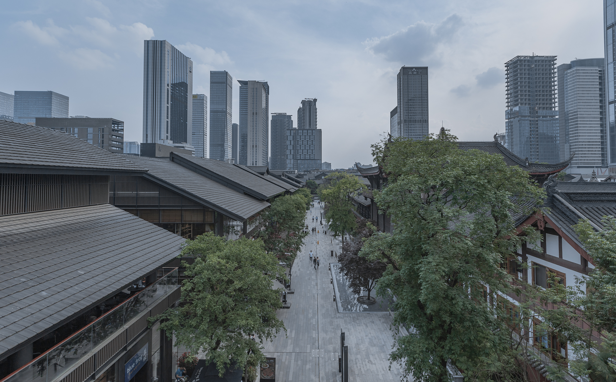 成都麗湖太古里融创自驾游行程怎么安排 帮我做个攻略帮我用210字详细描述