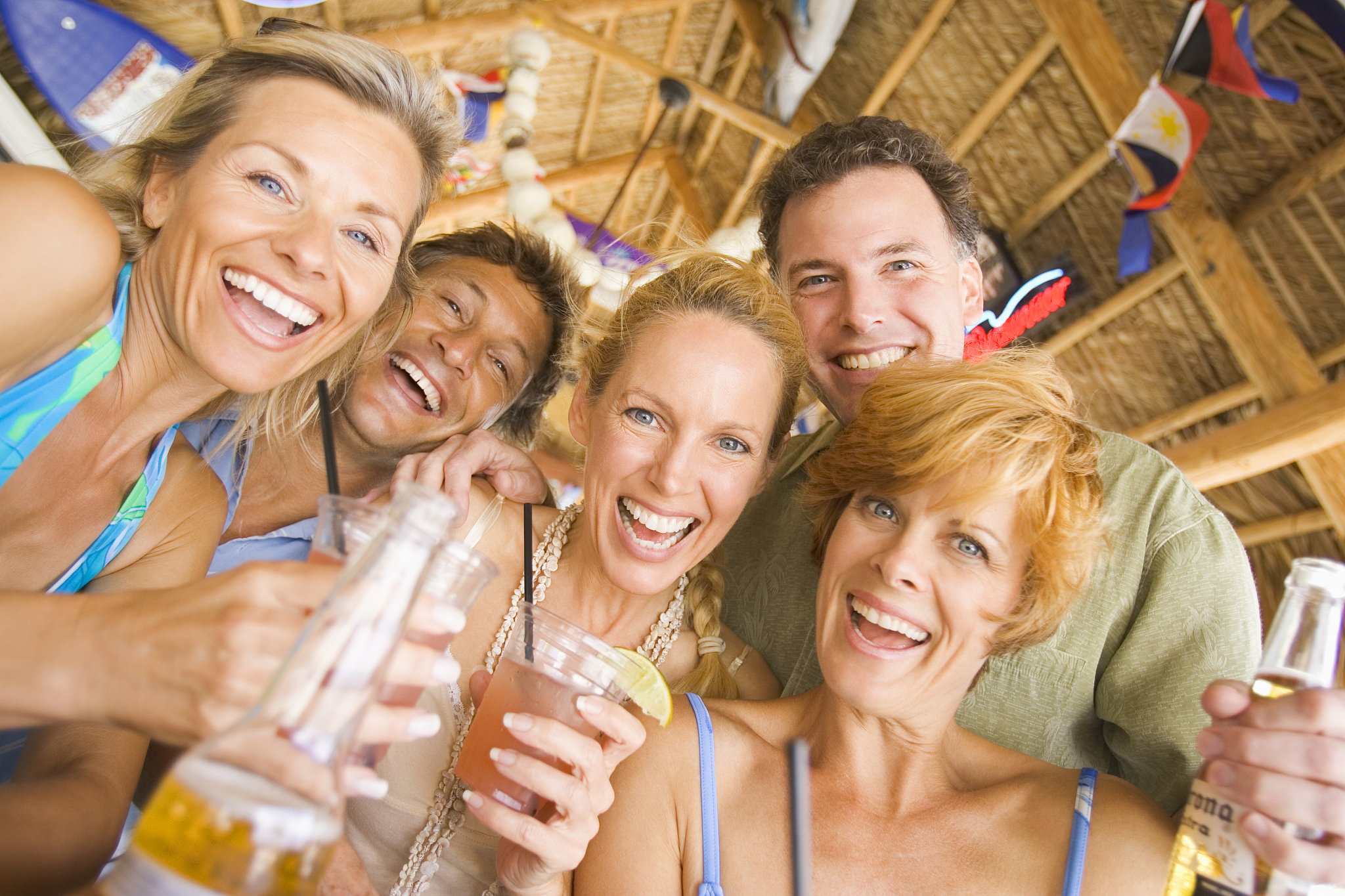 以正能量的力量：如何通过鼓励和支持他人来提高自己的幸福感 为题写一篇1200字文章