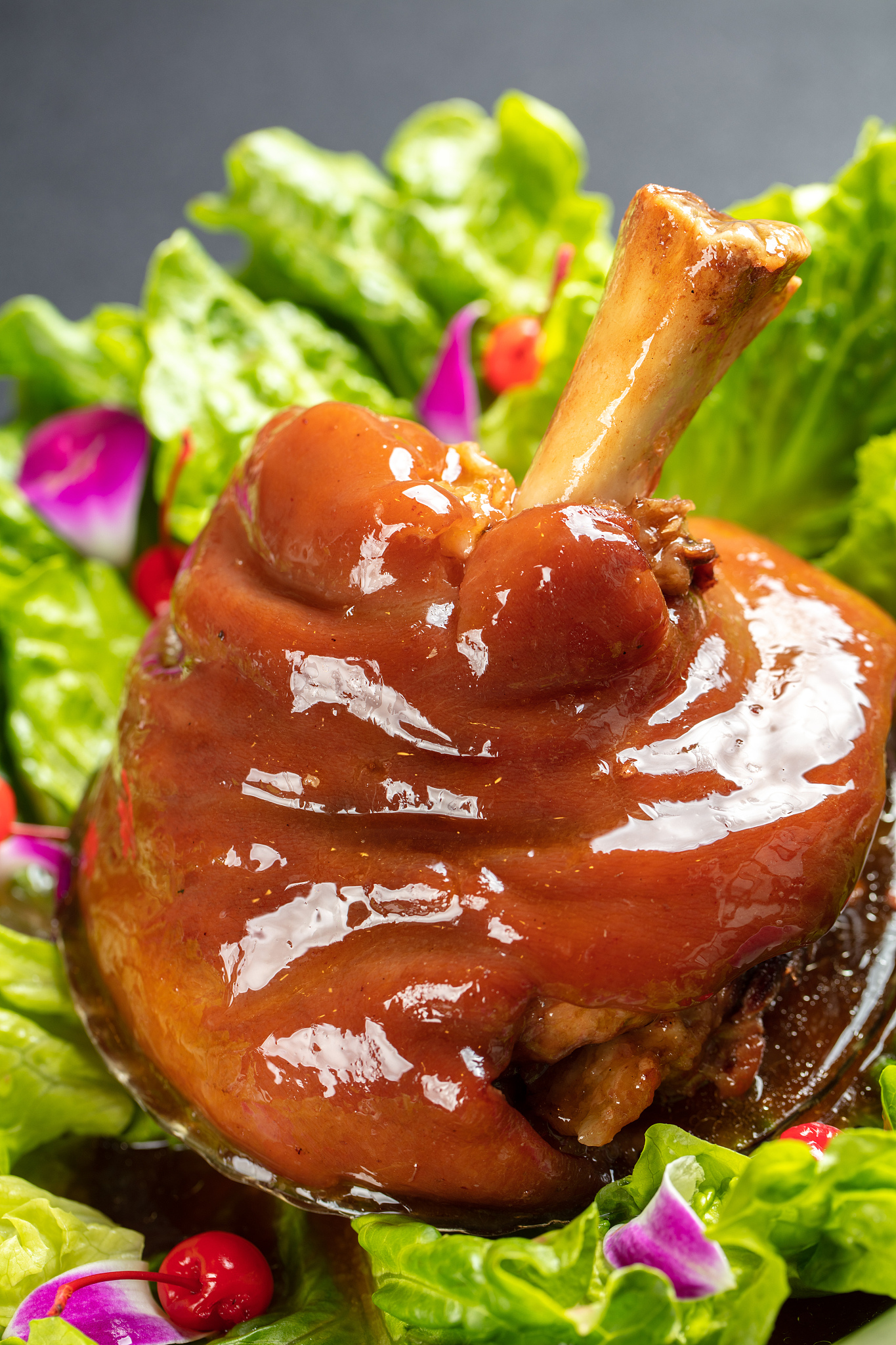 香酥软糯，回味无穷！美味猪蹄的独特魅力