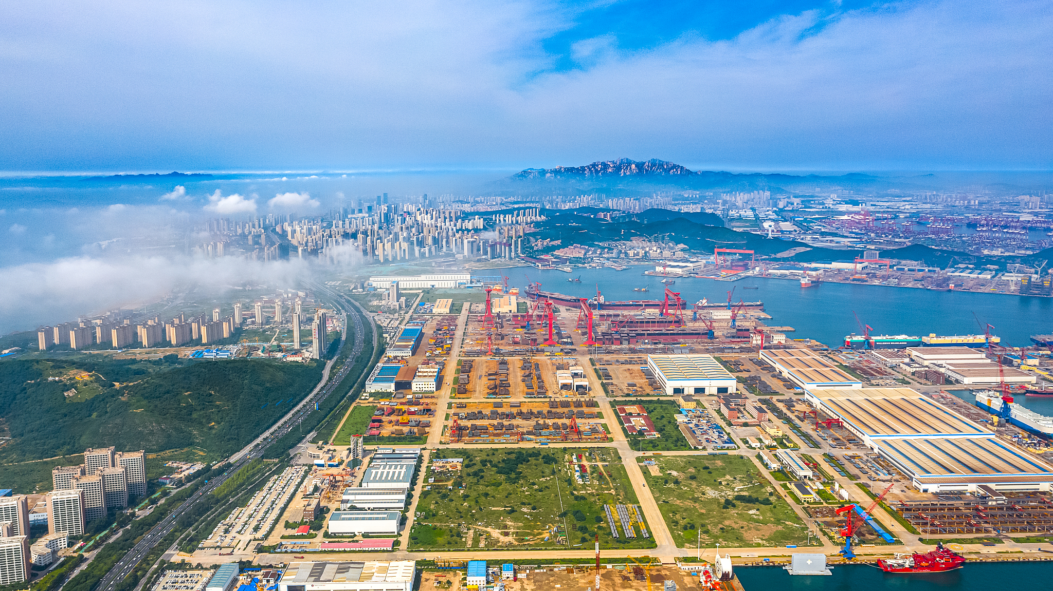 黄石新港转型升级战略：打造区域贸易枢纽港