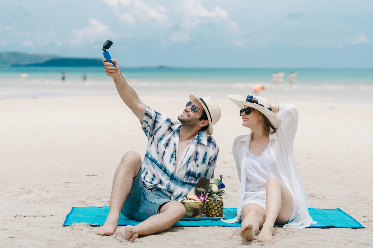浪漫旅行：手牵手与爱人共度美好时光