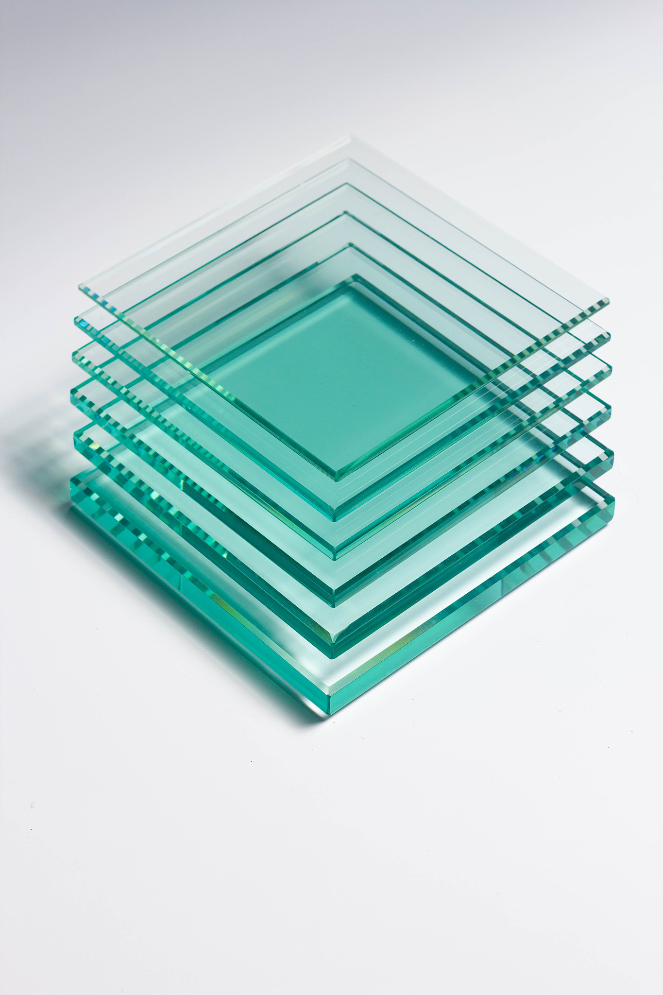 glass factory produces a variety of transparent glass thicknesse