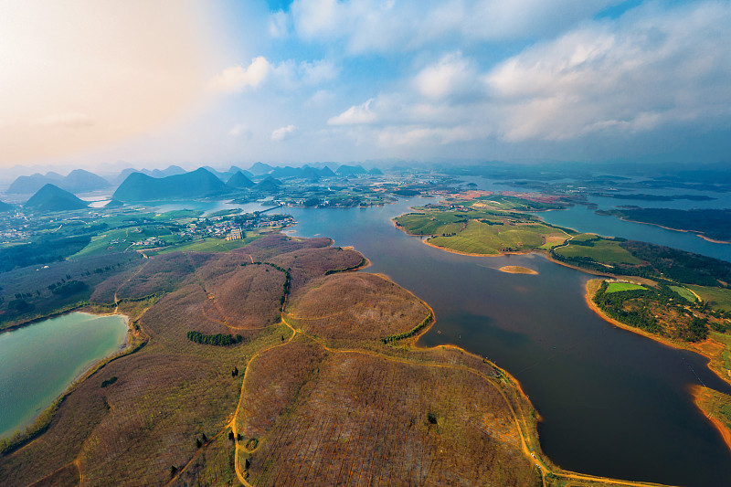 关于贵州安顺公路施工总承包二级资质怎么办理及转让内容详细一点字数
