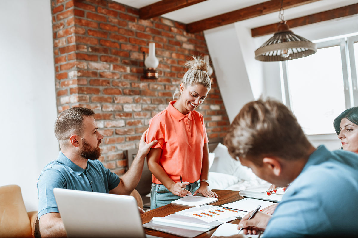 三年级期末鼓励语：孩子，我们爱你，一起加油！