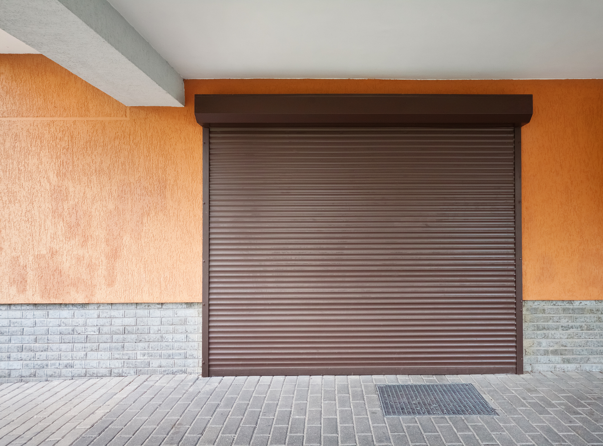 从结构安全、体系系数、窗墙比、外墙屋面传热系数、门窗气密性、采暖方式、改造设备配置方面阐述地产旧改项目的技术效益500字