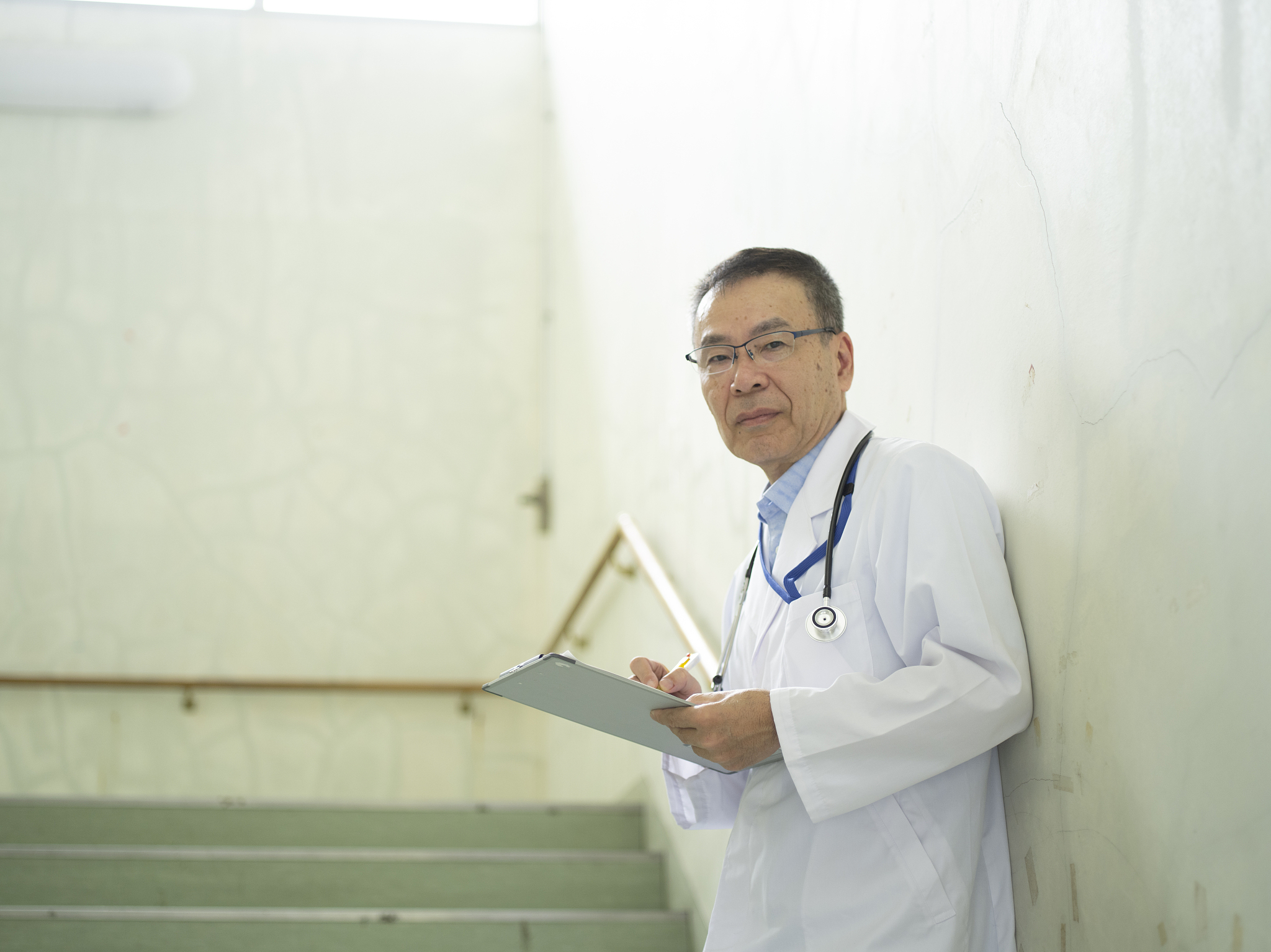 97岁吴孟超院士: 一甲子坚守手术台, 攻克肝癌初心不改